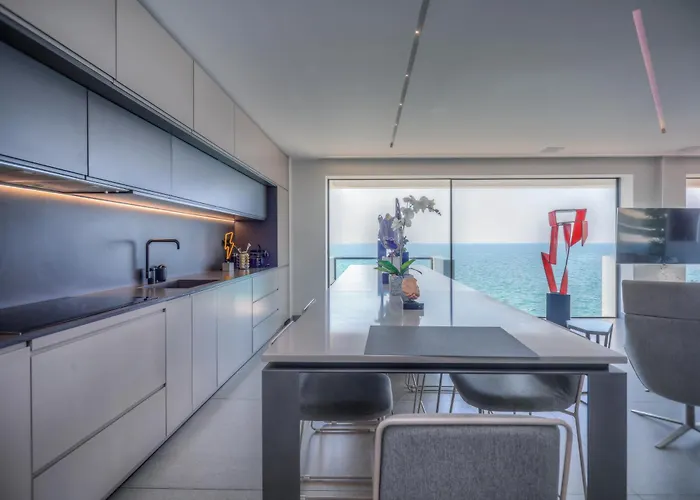 Infinity Sea View Lejlighed